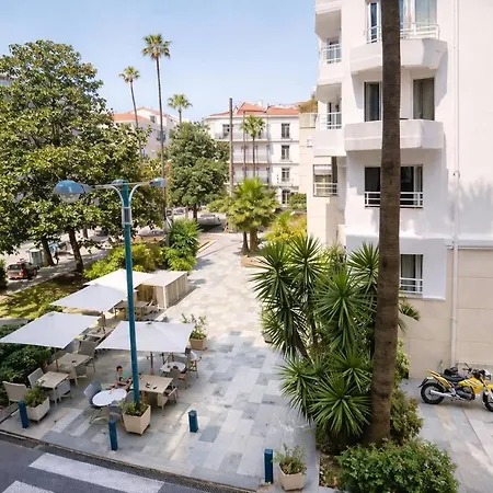 світла з 5 спальними місцями, за 7хв до всіх пляжів круазет Appartement