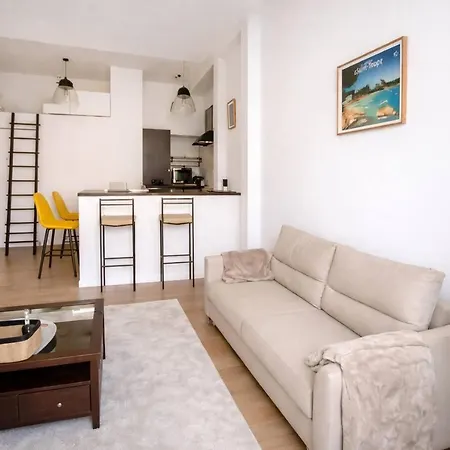 світла з 5 спальними місцями, за 7хв до всіх пляжів круазет Appartement Cannes